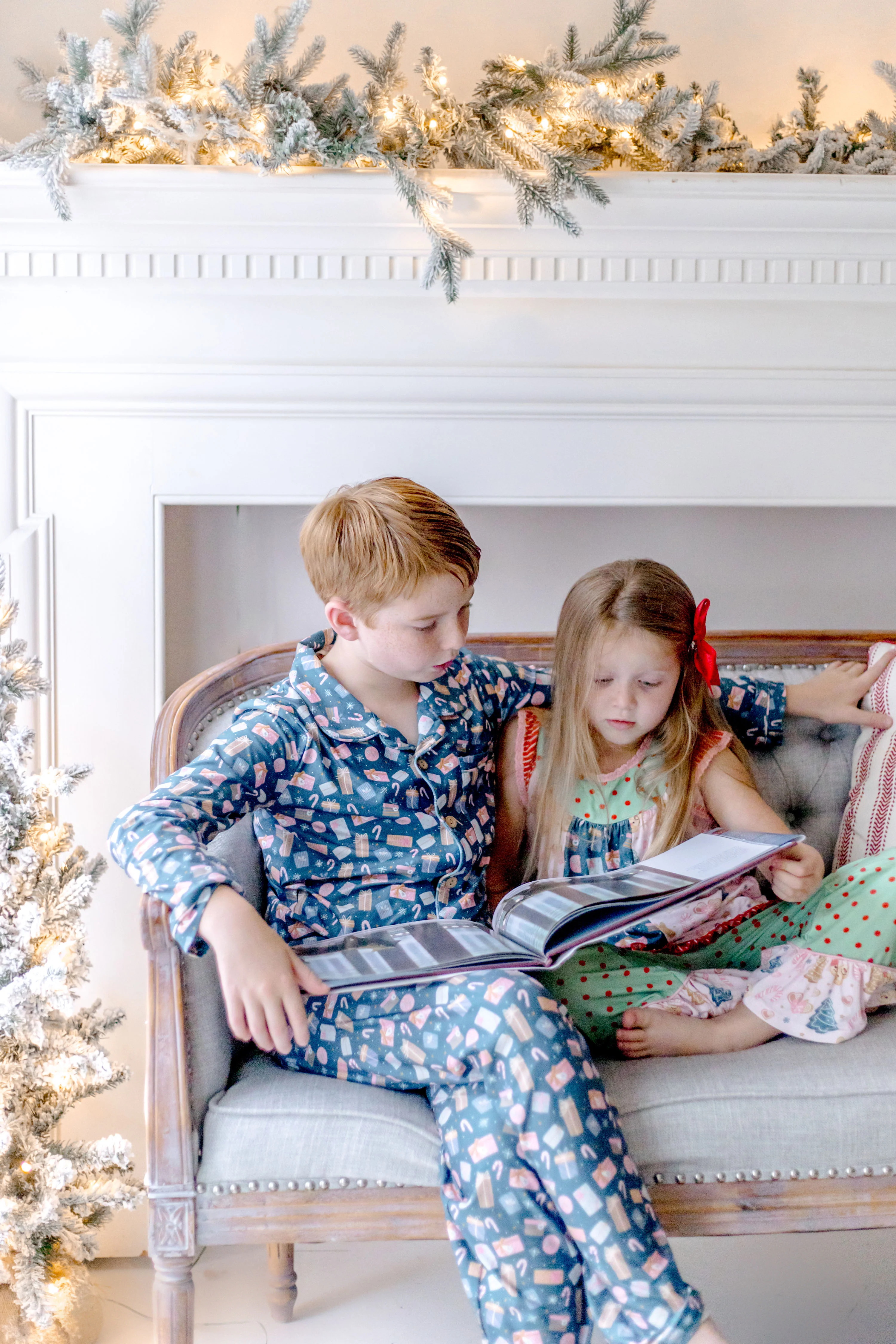 Boy's Santa's Surprise Stash Lounge Set - Image 11