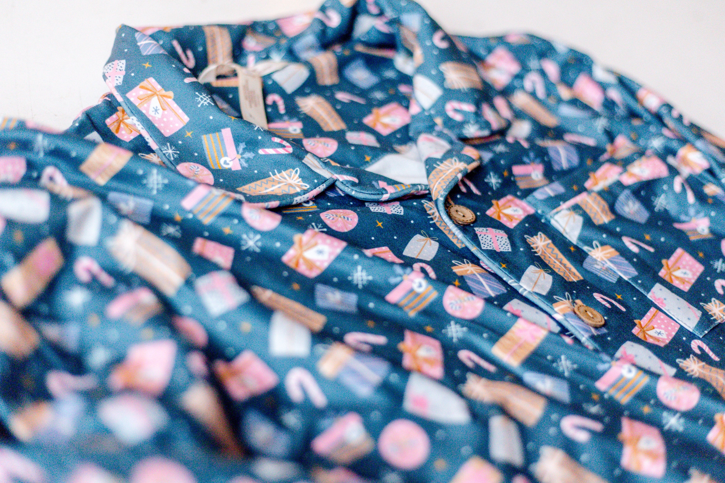 Boy's Santa's Surprise Stash Lounge Set - Image 15